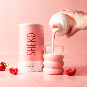 Erdbeer Shake mit Shaky Shaker eingießen