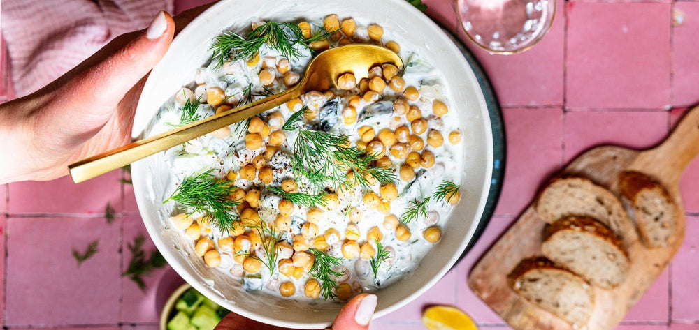 Crunchy Tzatziki Kichererbsen Salat - SHEKO