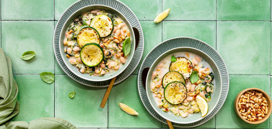 High Protein „Fake-Risotto“ aus Zucchini und Bohnen - SHEKO