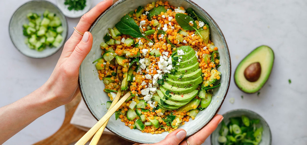 Roter Linsensalat mit Feta und Avocado - SHEKO