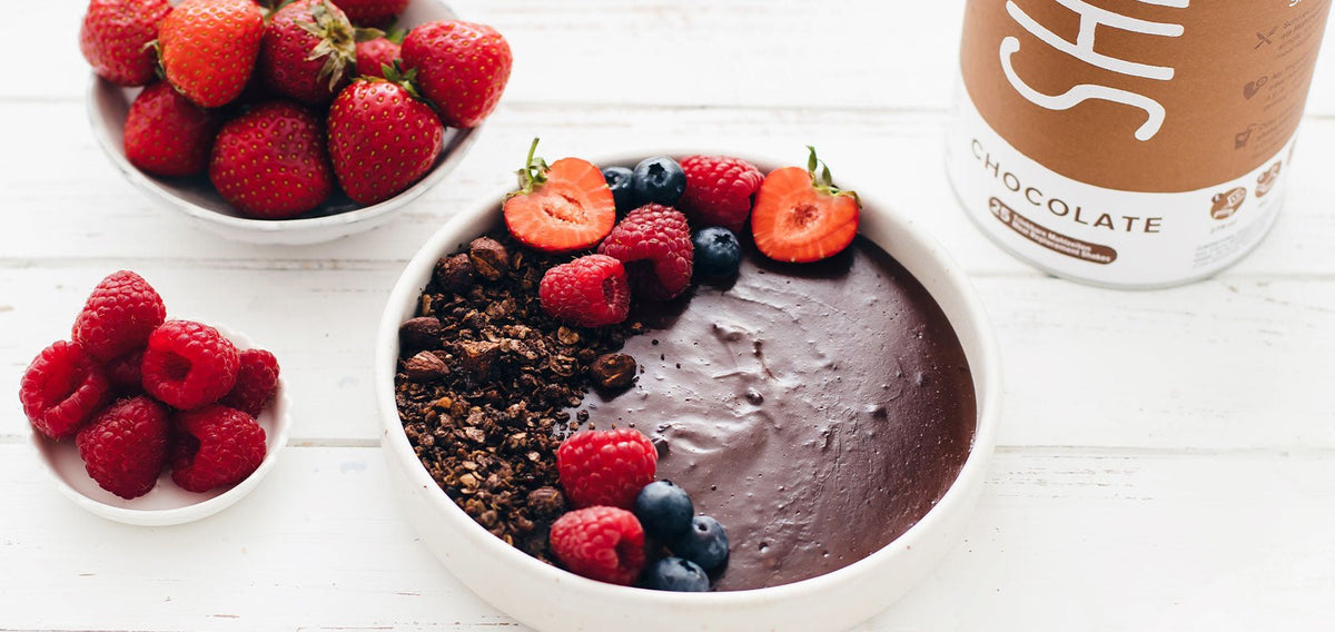 Schokoladen-Protein-Pudding mit Beeren - SHEKO