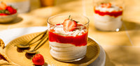 Lecker servierte Spaghetti Eis Bowl in Dessert-Schälchen