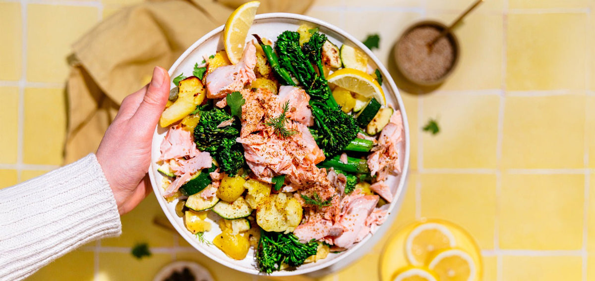 Zitronen-Kräuter-Lachs mit Spargel und knusprigen Kartoffeln - SHEKO