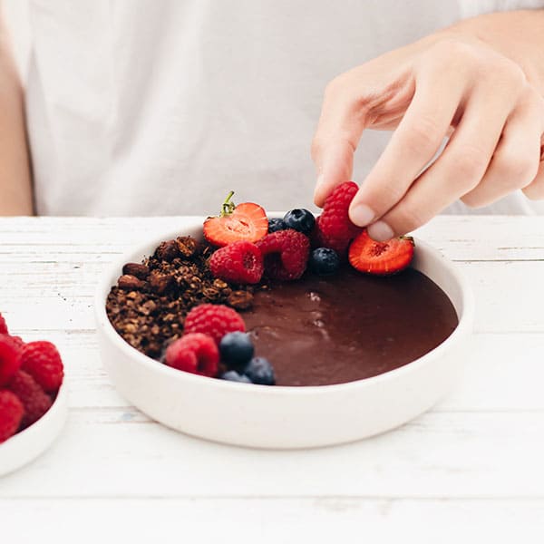 Schokoladen Protein Pudding mit Beeren | SHEKO Rezepte Schokoladen Protein Pudding mit Beeren | SHEKO Rezepte