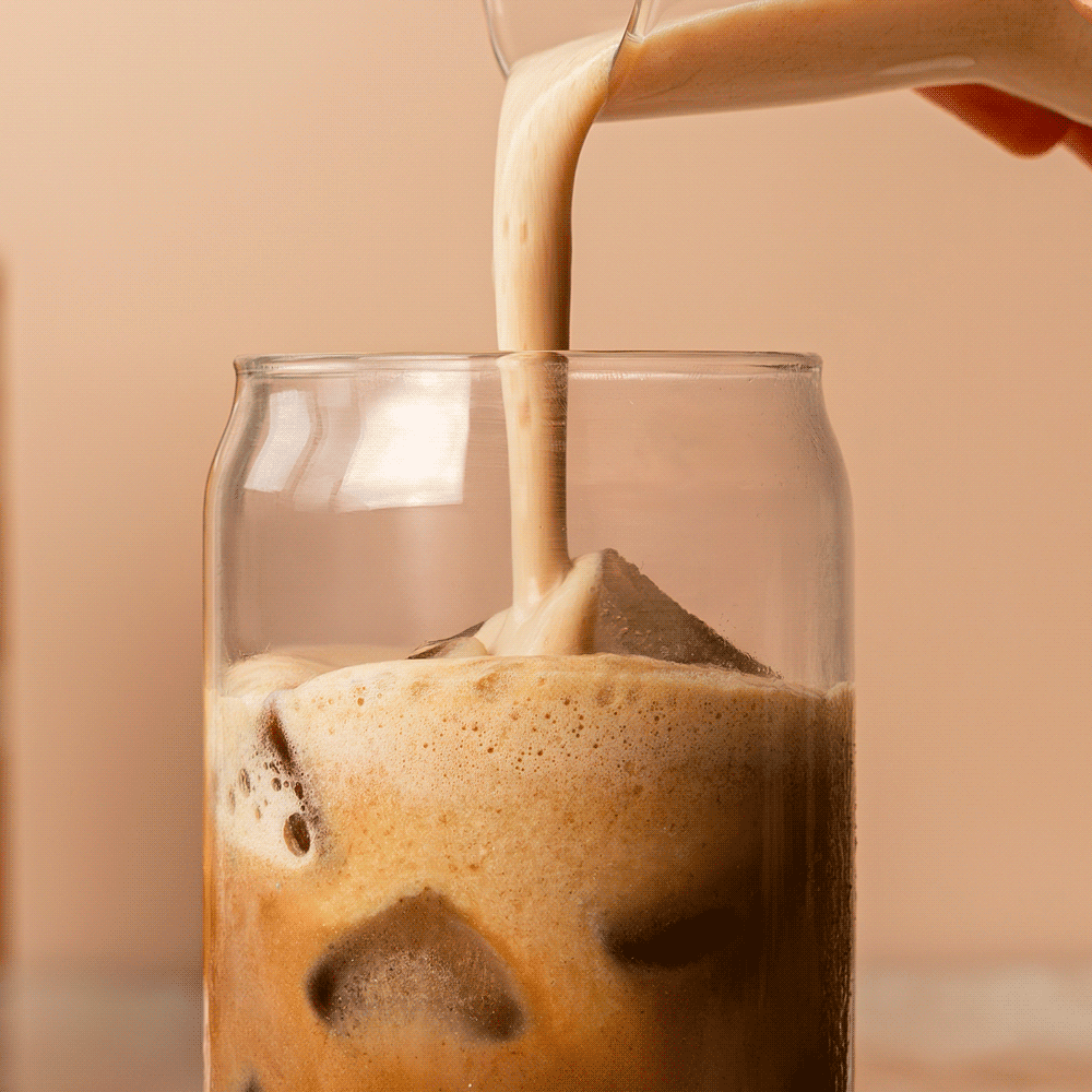 Kaffee Shake eingießen