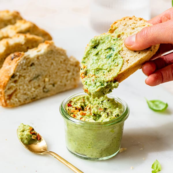 Yogurt dressing with dill