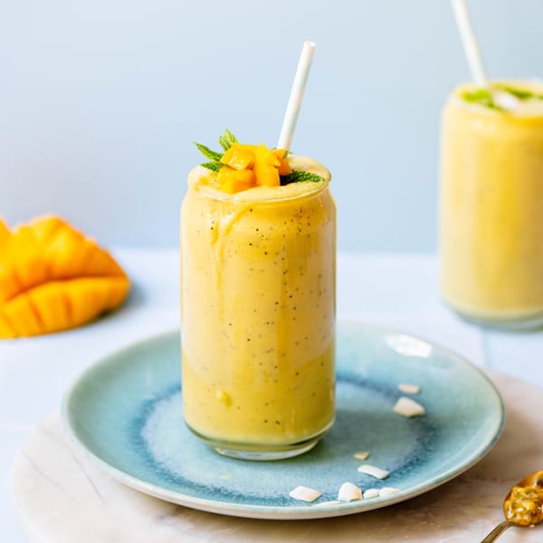 Pour the finished smoothie into 2 glasses and garnish.