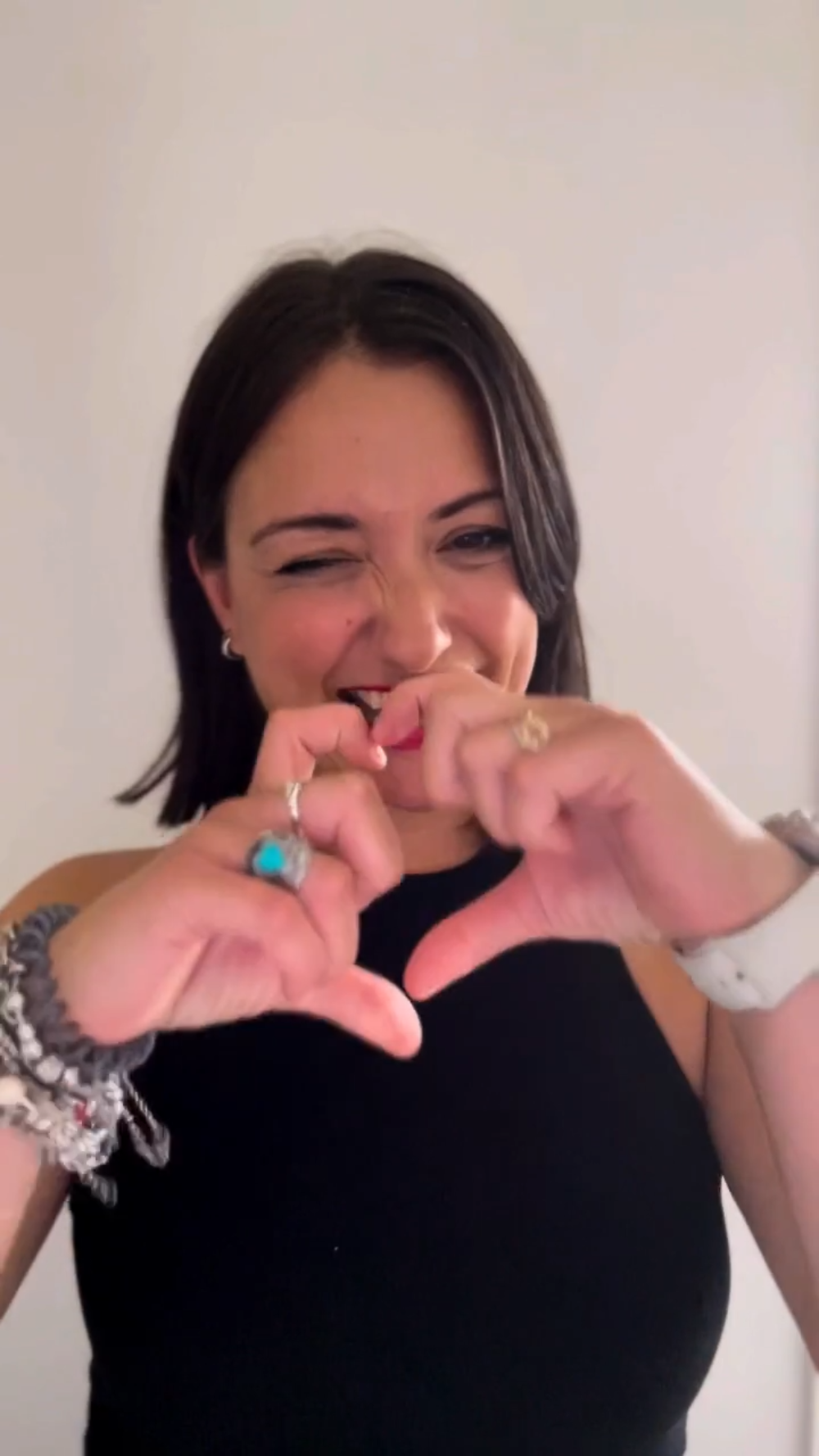 Carica il video: 